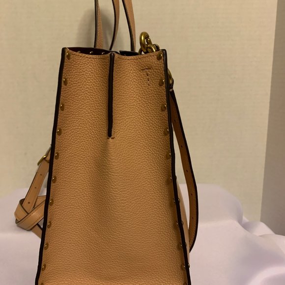 Coach - Picture 4 of 9